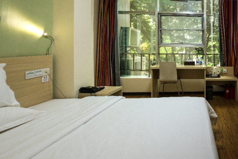 E+ Hotel Guangzhou Baixin Branch 외부 사진