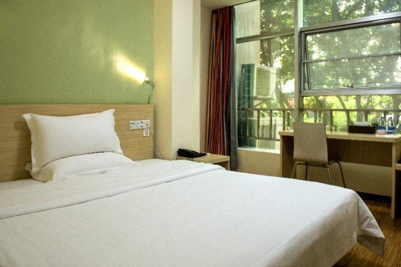 E+ Hotel Guangzhou Baixin Branch 외부 사진